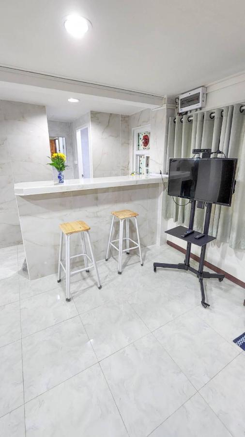 Apartment A4 Dindaeng Bangkok Exteriör bild