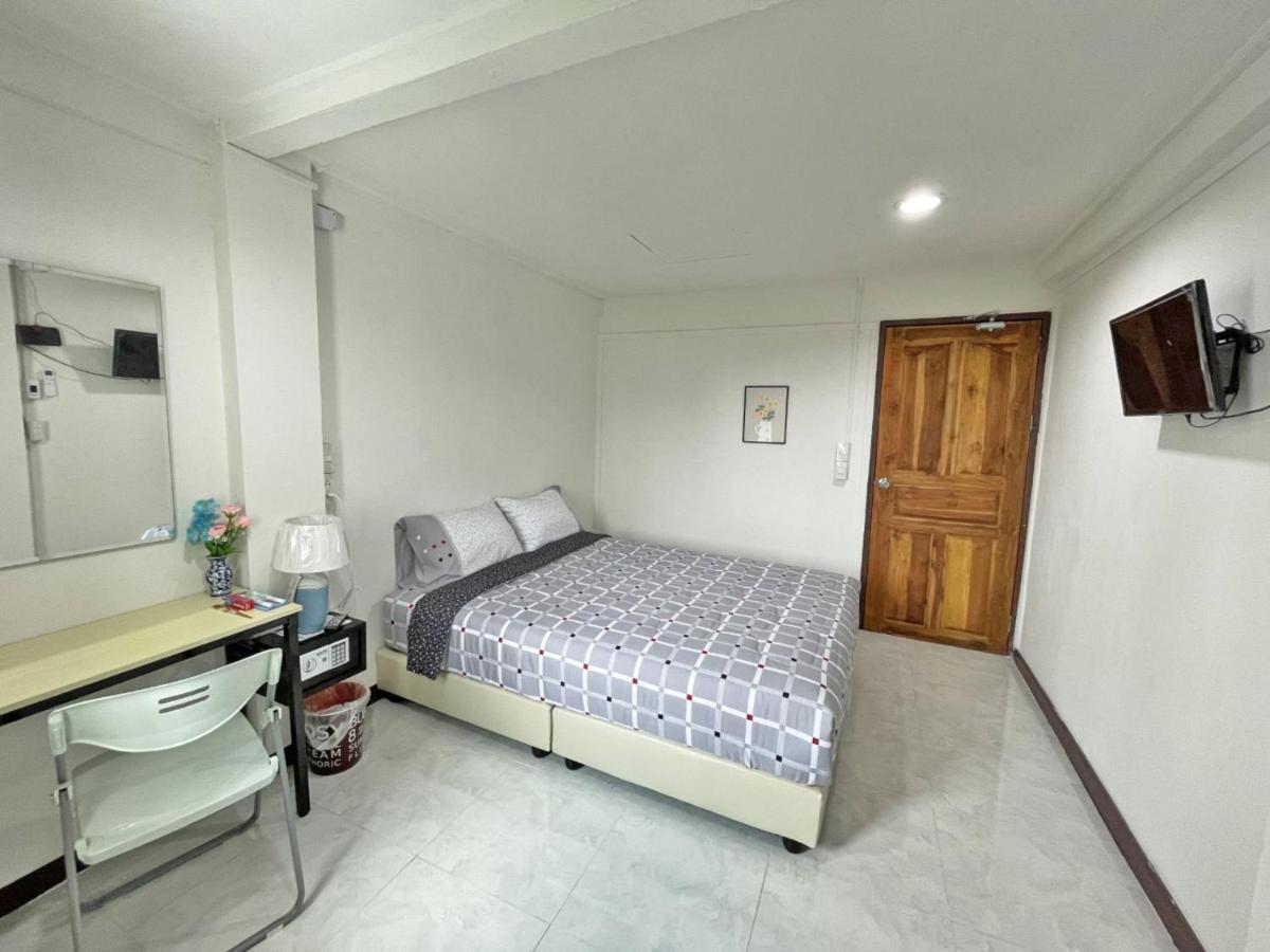 Apartment A4 Dindaeng Bangkok Exteriör bild