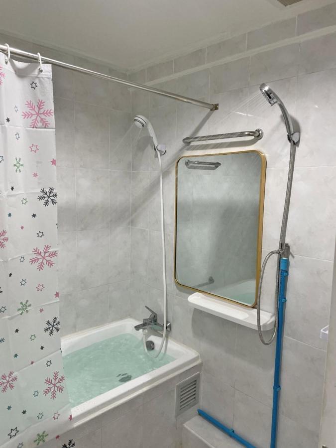Apartment A4 Dindaeng Bangkok Exteriör bild