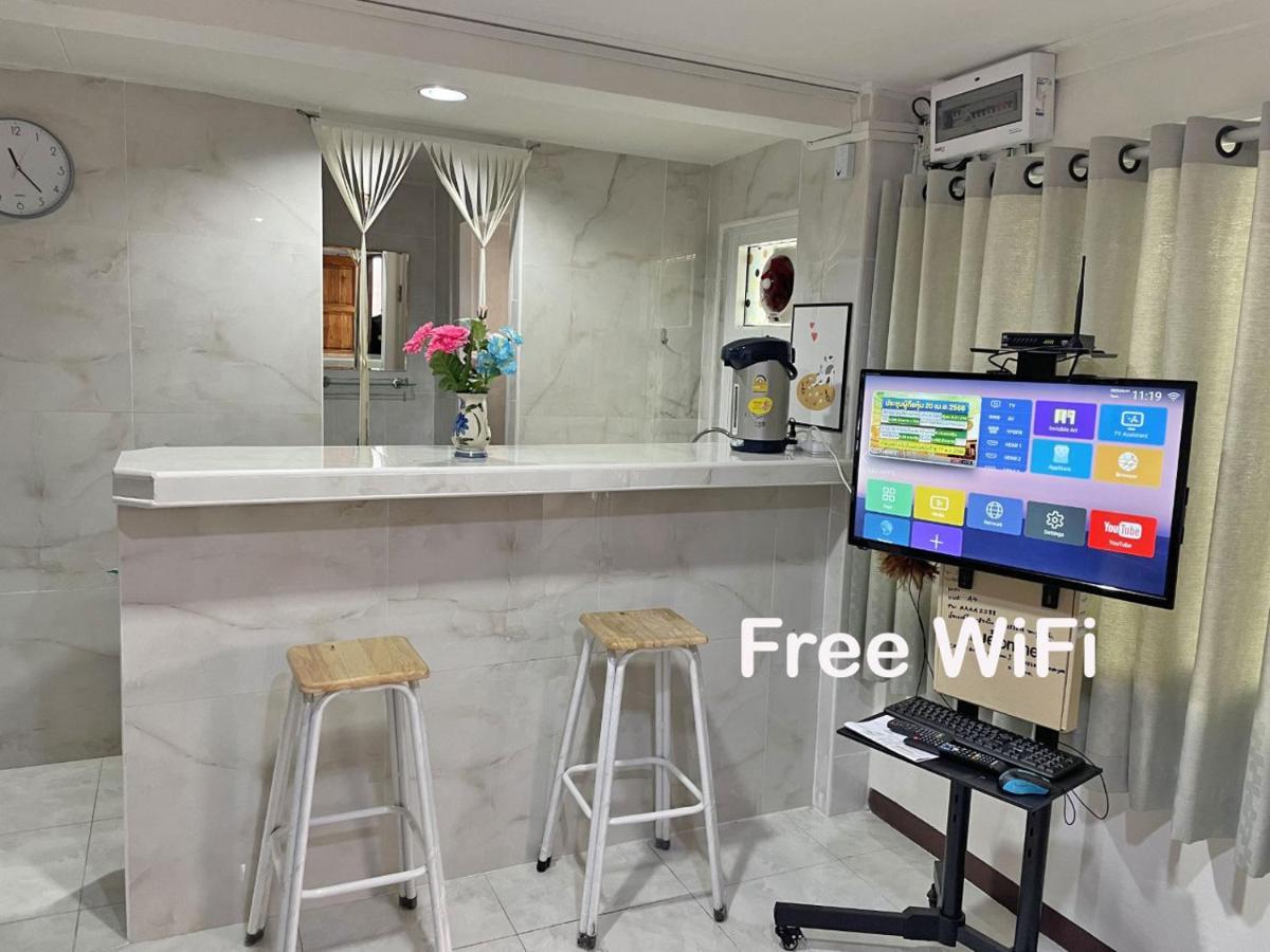 Apartment A4 Dindaeng Bangkok Exteriör bild